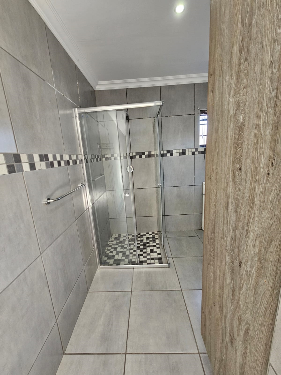 To Let 1 Bedroom Property for Rent in Greenshields Park Eastern Cape